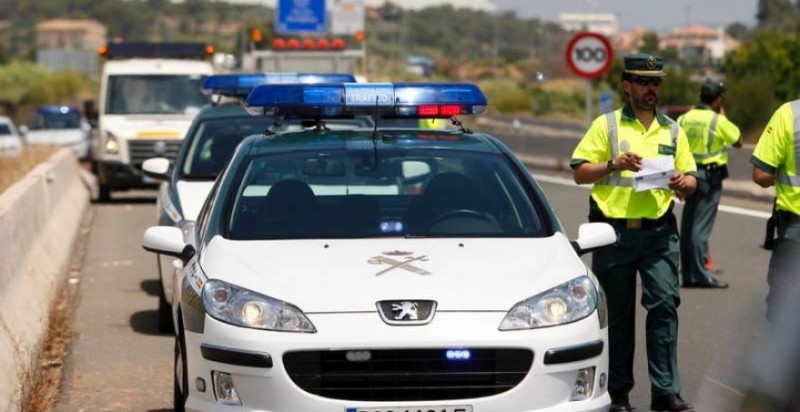 La Guardia Civil controla la matrícula de los coches